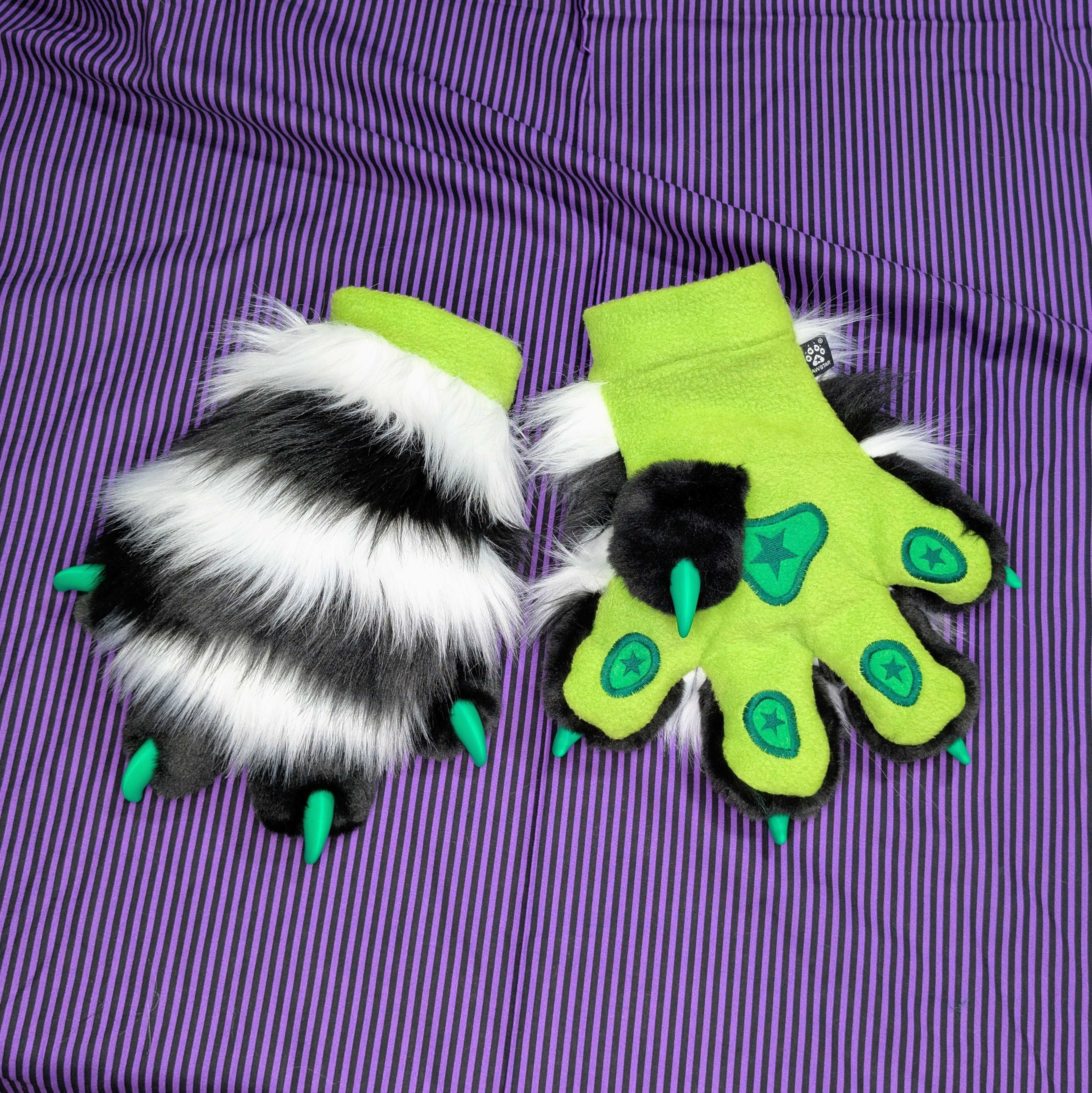 Creepy CLAWmitts